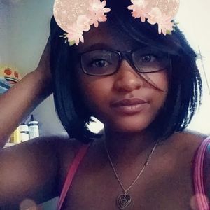 Meet your Posher, Dominique